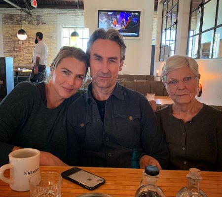 Mike Wolfe with his family.
Source: Instagram