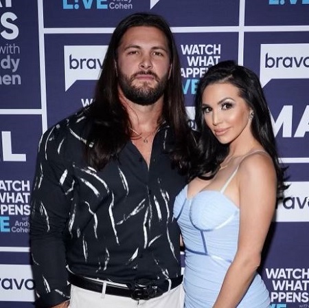 The Viva Verano Lashes founder Sheana Shay and Homebody Live Fitness CEO Brock Davies has been in a romantic relationship since October 2019, after being introduced by their mutual friend.