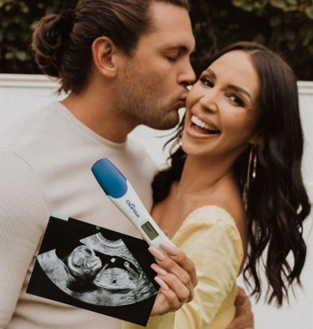 Scheana Shay and her hubby Brock Davies revealed her pregnancy through Instagram.